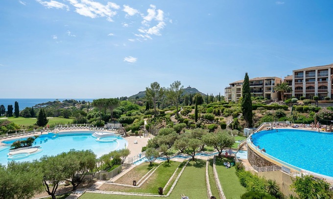 Cap Esterel Apartment | Nice apartment for 4 guests with pool, WIFI, TV, terrace, pets allowed and parking