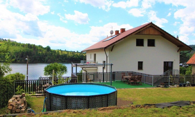 Zupanovice Apartment | Nice apartment for 2 people with WIFI, pool, TV, patio and pets allowed