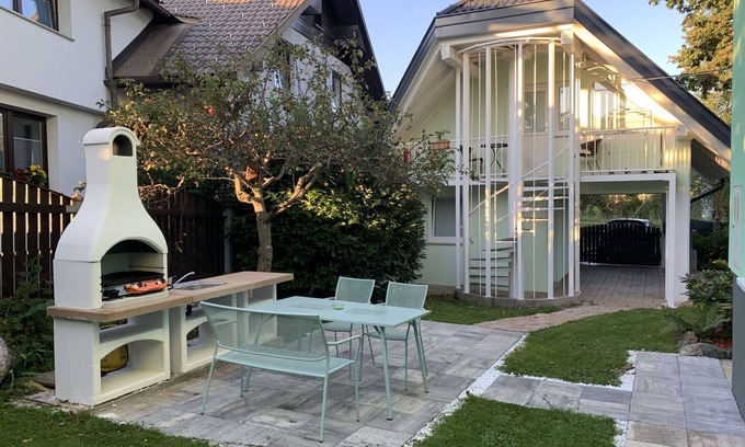 Lesce Apartment | Nice apartment for 4 guests with WIFI, A/C, pool, TV and patio