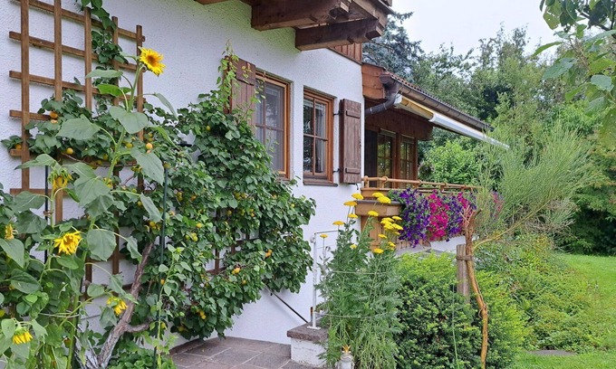 Maishofen Apartment | Nice apartment for 5 guests with WIFI, TV, patio and pets allowed