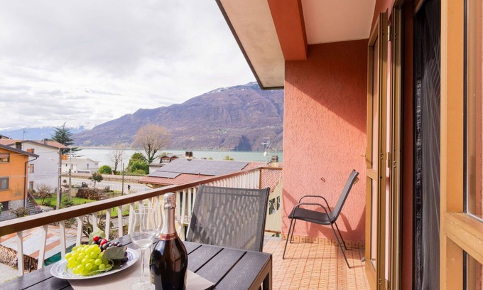 Verceia Apartment | Nice apartment for 5 people with WIFI, TV, balcony and pets allowed