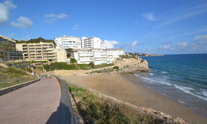 Salou City Centre Apartment | Nice apartment for 6 people with WIFI, A/C, TV and terrace