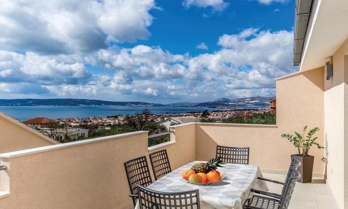 Kastel Gomilica Apartment | Nice apartment in Kastel Gomilica