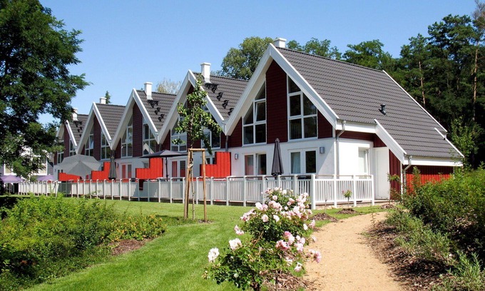 Bad Saarow House | Nice apartment in villa for 6 guests with hot tub, internet, TV, terrace and pets allowed