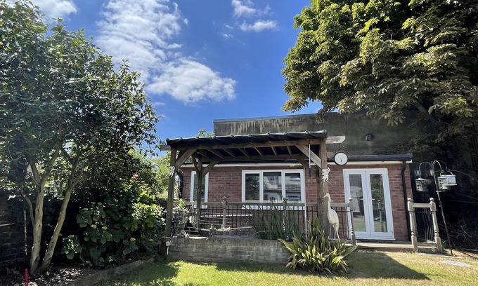 Christchurch Apartment | Nice Apartment in Bexleyheath