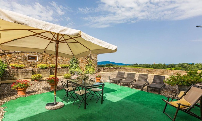 Sasso dʼOmbrone Villa | Nice apartment in villa for 6 guests with A/C, WIFI, pool and patio