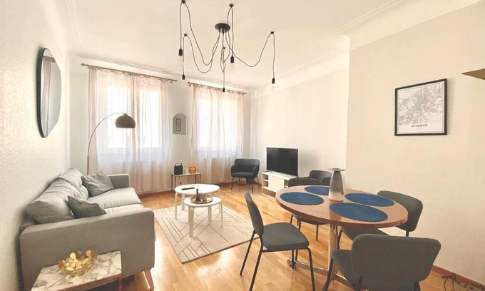 Ville Haute Apartment | Nice Flat in the heart of the City