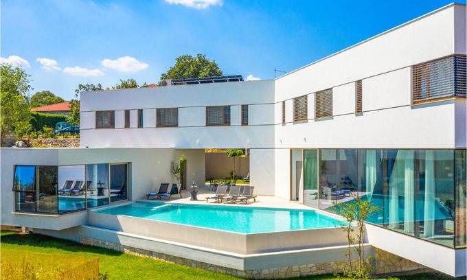 Zmijavci House | Nice home in Zmijavci with Private swimming pool, Outdoor swimming pool and Swimming pool