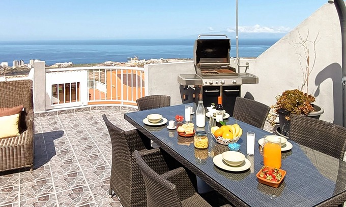 Armenime House | Nice vacation home with sunny roof terrace and balcony in Adeje.