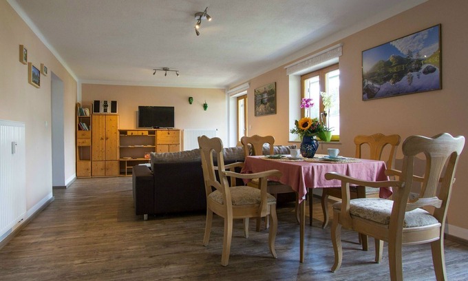 Bischofswiesen Apartment | Nichtraucher-Ferienwohnung für 2 Pers., ca. 56 m², Schlafzimmer, Wohnküche, Balkon