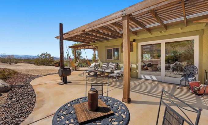 Indian Cove Cabin | Night Sky ✫ 10 Private Acre ✫ Sky Bed ✫ Sleeps 6 ✫ Explore 29 Palms