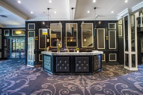 Airport West Hotel | Nightcap at Skyways Hotel