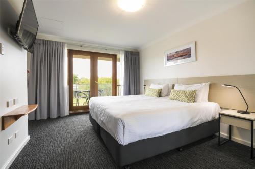 Busselton Hotel | Nightcap at the Ship Inn