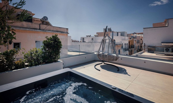 Ermoupoli Apartment | NINEMIAN SUITES SYROS