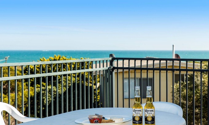Guilderton House | Ninettas View - Budget beachside accommodation