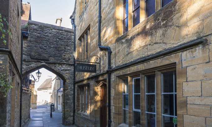 Sherborne Apartment | No.4 Ludbourne Hall