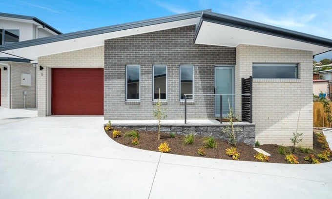 Warrane Villa | No5, Modern NEW Villa-10 min to CBD/Airport.