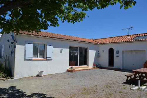 Barbatre House | NOIRMOUTIER : LOCATION DE VACANCES POUR 8 PERSONNES À BARBÂTRE