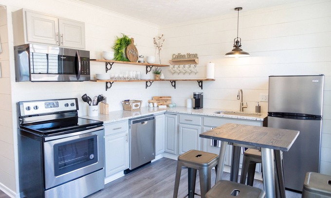 Knoxville Apartment | NoKno Flats - Simple Serenity: 2 BR, 1.5 BA in North Knoxville