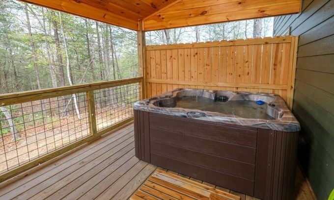Hemlock Hills Cabin | Nook Cabin - Soak in the Hot Tub!