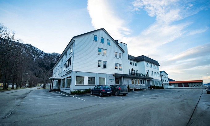 Nordfjordeid Hotel | Nordfjord Hotell - Bryggen