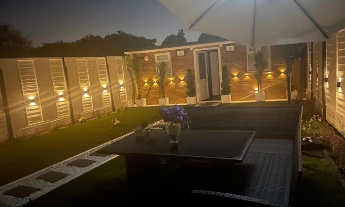 Townfield House | North Avenue Guest House Ltd, Heathrow Airport-Free Parking
