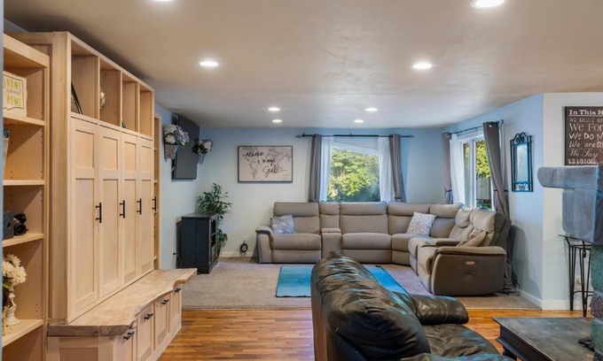 Tanner House | North Bend Retreat with hot tub and views of Mt Si
