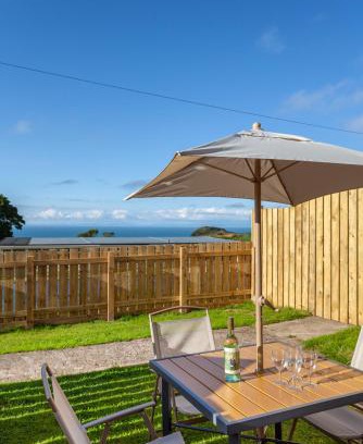 Hele Apartment | North Devon Resort Residence sea facing garden apartment
