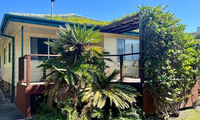 North Haven House | North Haven Sea Breeze - walk to beach and breakwall