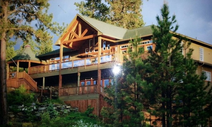 Post Falls House | North Idaho Escape: Fall Colors, Winter Wonder & Spring Adventure at the Lodge!