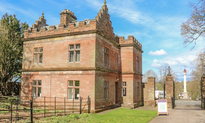 Appleby-in-Westmorland Cottage | NORTH LODGE, pet friendly, with hot tub in Appleby-In-Westmorland