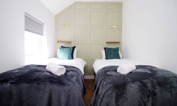 Gabalfa Apartment | North Road New Luxe Flats with Parking