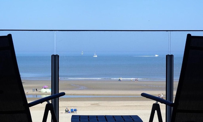 Middelkerke Apartment | North Sea View studio with parking