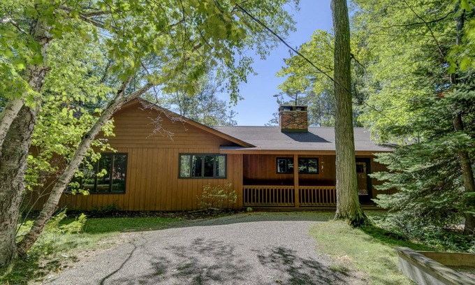 Empire Cottage | North Shore Little Glen Lake Cottage