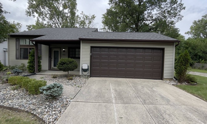 Fort Wayne House | Northern Oasis! Large, 3 bed+ in N Fort Wayne