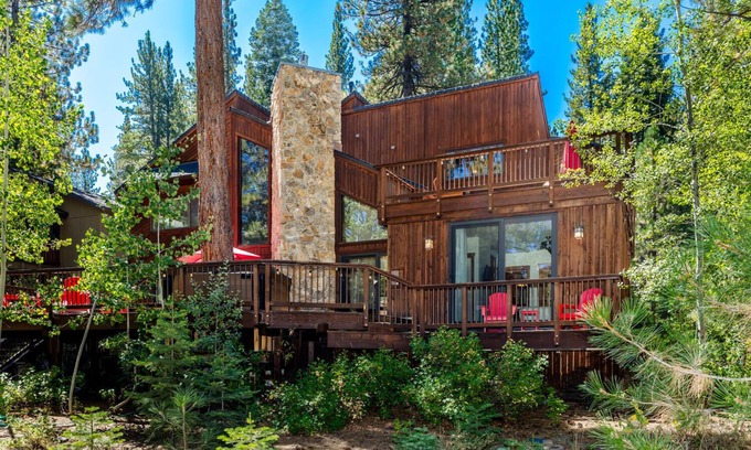 Truckee Ski Chalet | Northstar 5 Bedroom, Minutes to Ski, Private Spa, Golf & Viewsn
