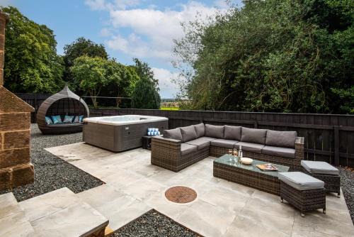 Old Bewick House | Northumberland Hot Tub Haven for 10 in 5 ensuite bedrooms