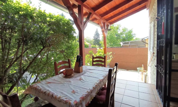 Balatonkenese House | Nosztalgia Apartman Balatonkenese