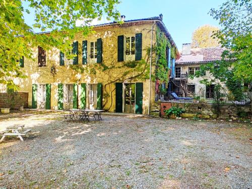 Lurs Apartment | notre dame des anges