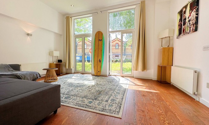 North Kensington Apartment | Notting Hill - Canalside Apartment!