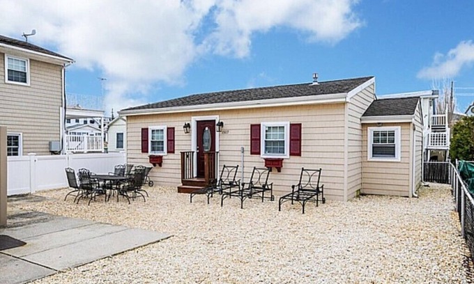Ortley Beach House | nPREMIER HOST-2BR SEASIDE PARK COTTAGE One Short Block to Beach, Kit, Liv Room n