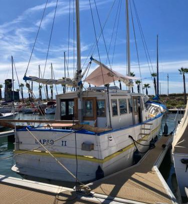 Le Barcares Boat Rental | Nuit, séjour insolite à bord du Lapso II