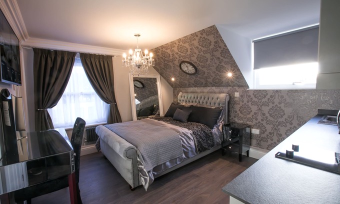Wymondham Apartment | Number 10 Klosteret - Felbrigg Hall flat