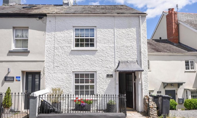 Charmouth House | Nutwood