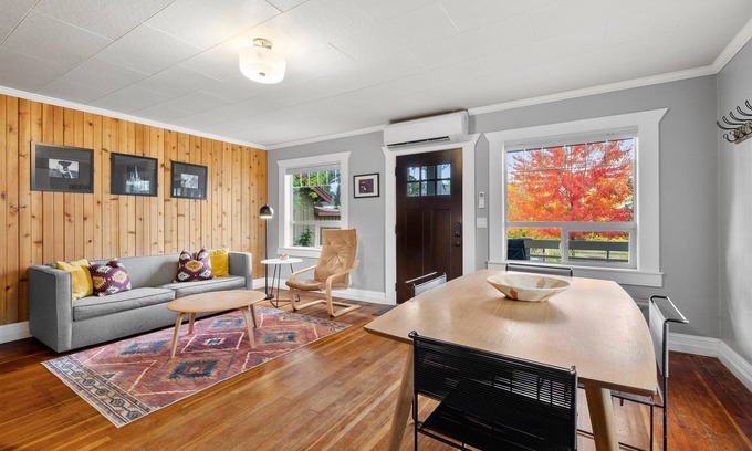 Old Bend House | NW Riverside | Old Bend | Pet (dog) friendly | Walk Everywhere!