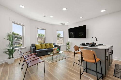 Fair Lawn Apartment | NYC Access 4BR Duplex Sleeps 10, Free Parking