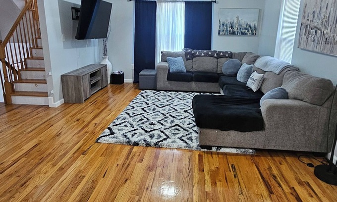 Ampere House | NYC-EWR-Downtown Newark Commuter Retreat