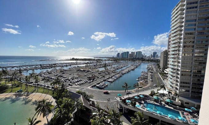 Waikiki Villa | Oahu Resort 2 Bedroom Villa Sleeps 6
