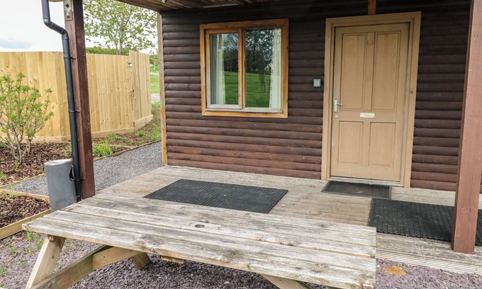Cowbridge Cottage | OAK, romantic, country holiday cottage, with a garden in Cowbridge