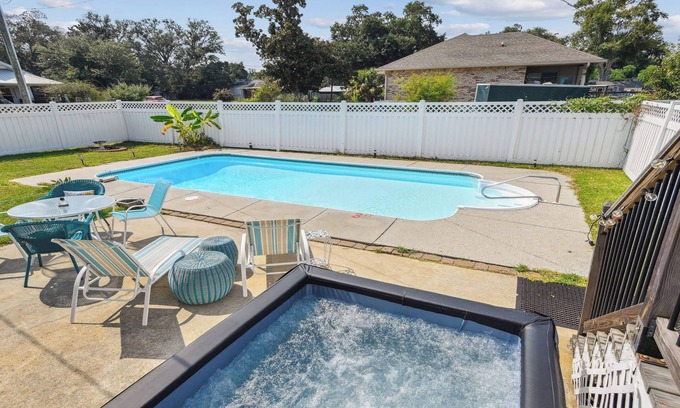Gulfport Cottage | Oak trees, Heated Pool/Spa oasis & walk to beach! Drive to downtown 3 min!